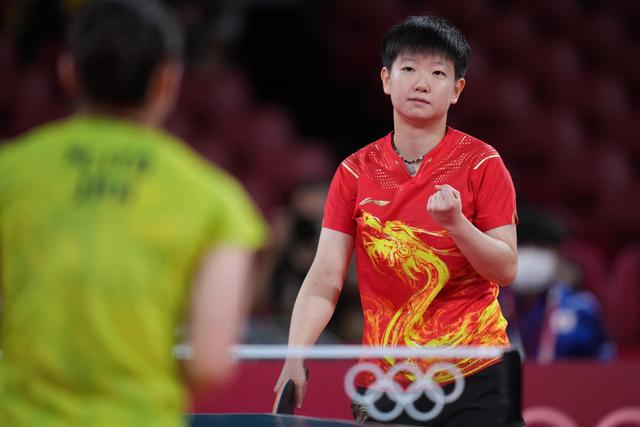 自由式滑雪——国际雪联世界杯（利维尼奥站）：徐梦桃、陈梅婷分获女子空中技巧亚军和季军.